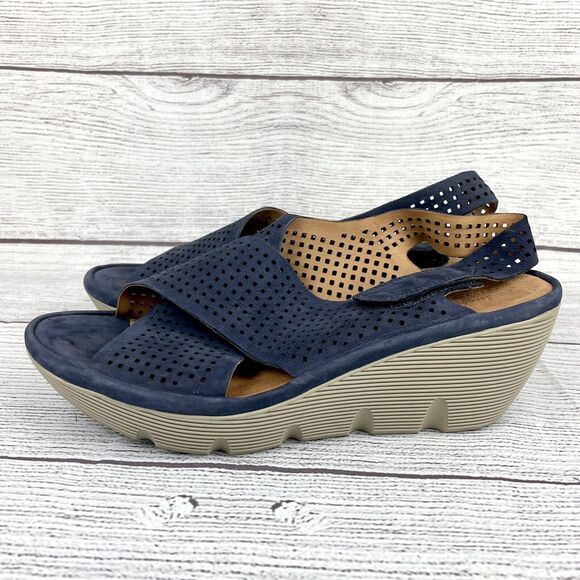 Clarks Artisan Women Blue Wedge Sandals Perforated Leather Size 9.5 M - Picture 2 of 9